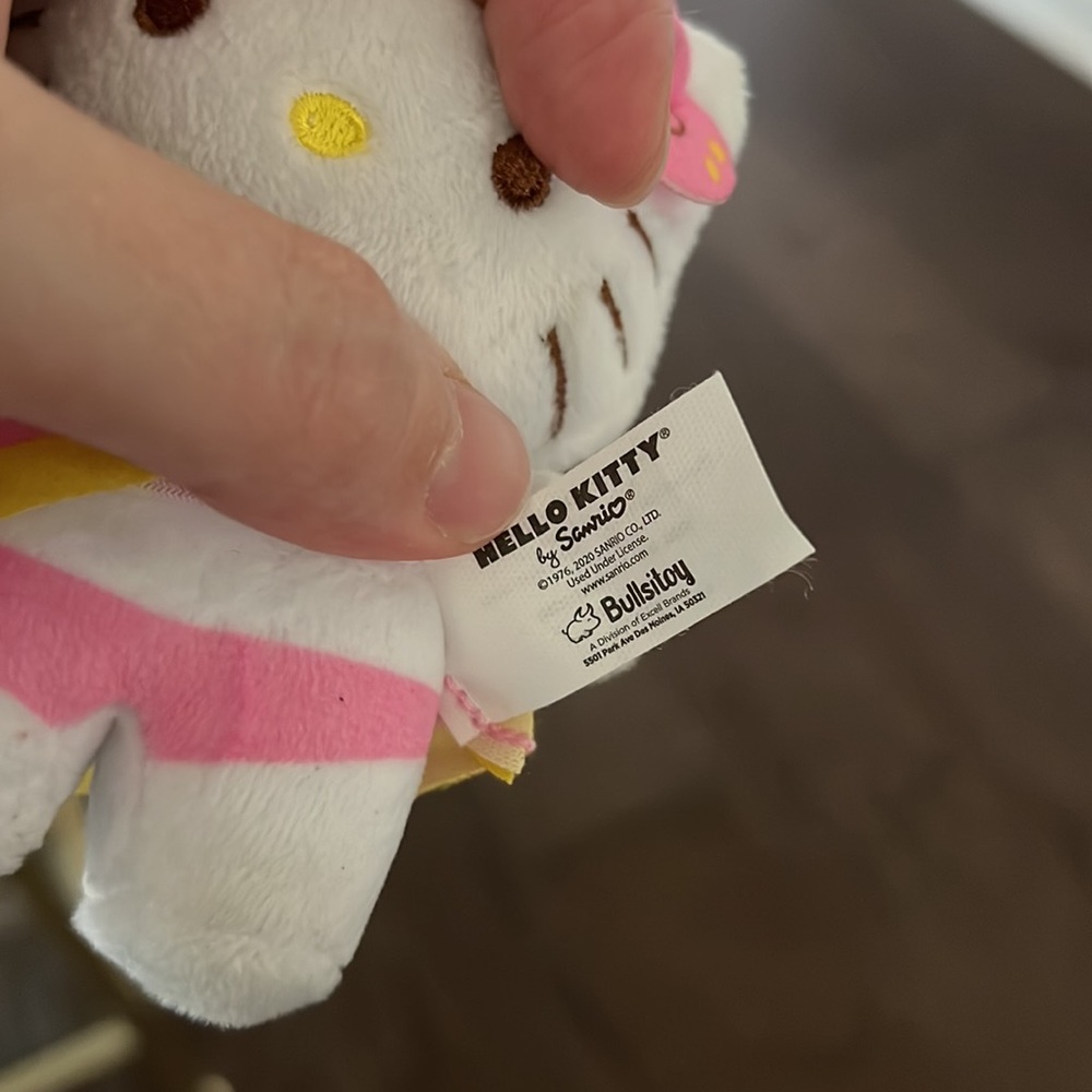 Sanrio Hello Kitty plush keychain - Picture 5 of 6